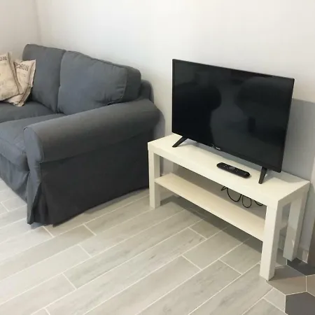 Don't Think Twice - Third Floor Apartment *